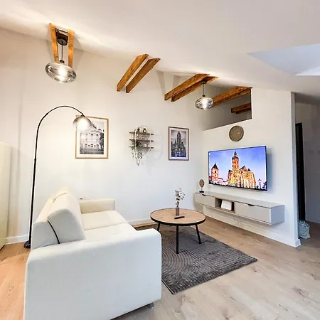 Attic Apartment, Center Of With Private Parking * Kassa