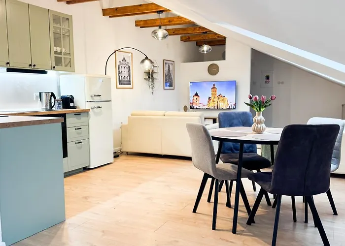 Attic Apartment, Center Of With Private Parking *