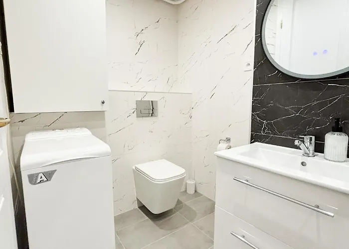 Attic Apartment, Center Of With Private Parking Apartmán