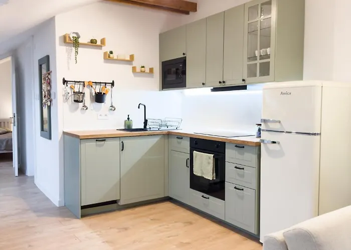 Attic Apartment, Center Of With Private Parking Apartmán *