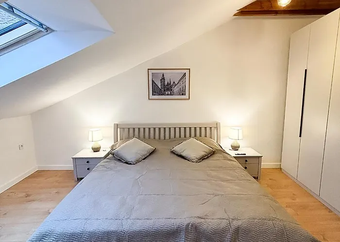 Attic Apartment, Center Of With Private Parking Apartman Kassa